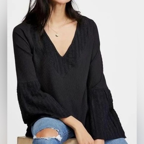 Free People Women’s Extra Small Ribbed Knit Eyelet Bell Sleeve V-Neck Trapeze - Picture 10 of 10